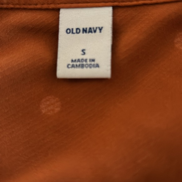 Old Navy Long Sleeve shirt two pockets in front - Picture 2 of 3